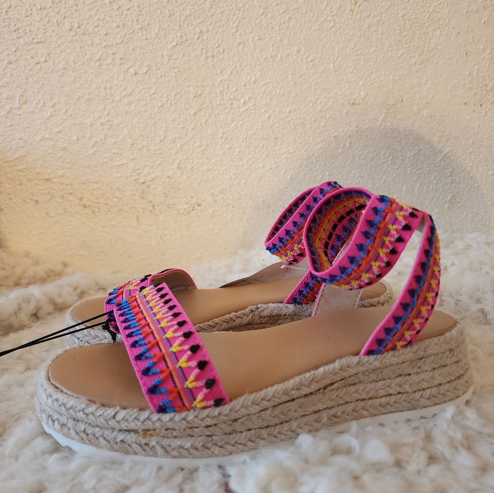 Sandals - Picture 4 of 9